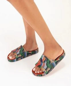 Adult Melissa Cloud + Tarsila Do Amaral Slide