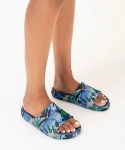 Adult Melissa Cloud + Tarsila Do Amaral Slide