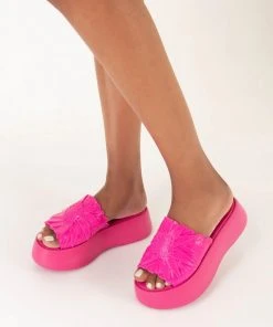 Adult Melissa Becky Panc + Isabela & Chica Capeto Slide