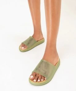 Adult Melissa Cloud + Tarsila Do Amaral Slide