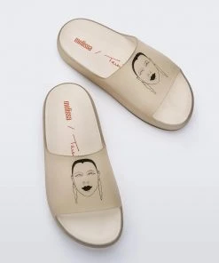 Adult Melissa Cloud + Tarsila Do Amaral Slide