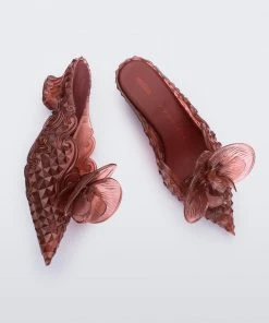 Adult Melissa Court Shoe Flower + Y/Project