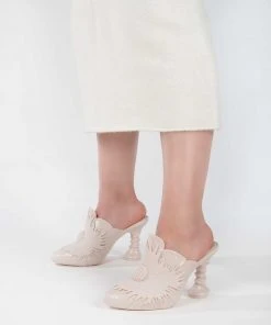 Adult Melissa Joy Flower + Thomas Benjamin Heel