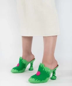 Adult Melissa Joy Flower + Thomas Benjamin Heel