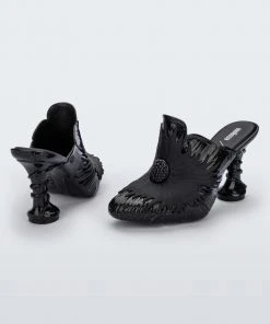 Adult Melissa Joy Flower + Thomas Benjamin Heel